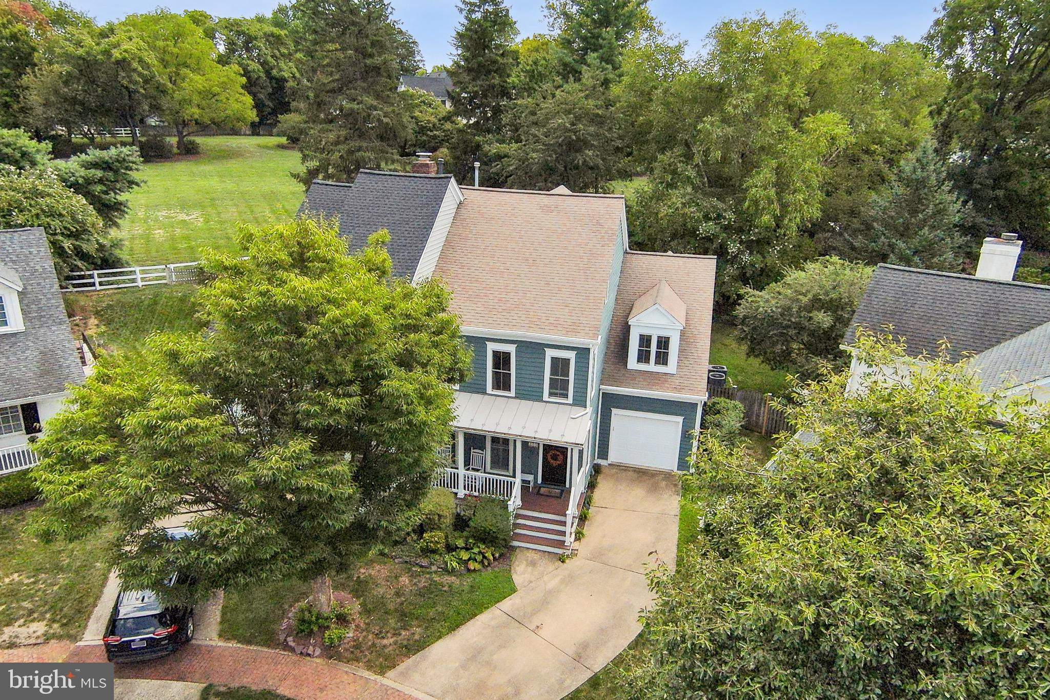 215 Andover Ct NE