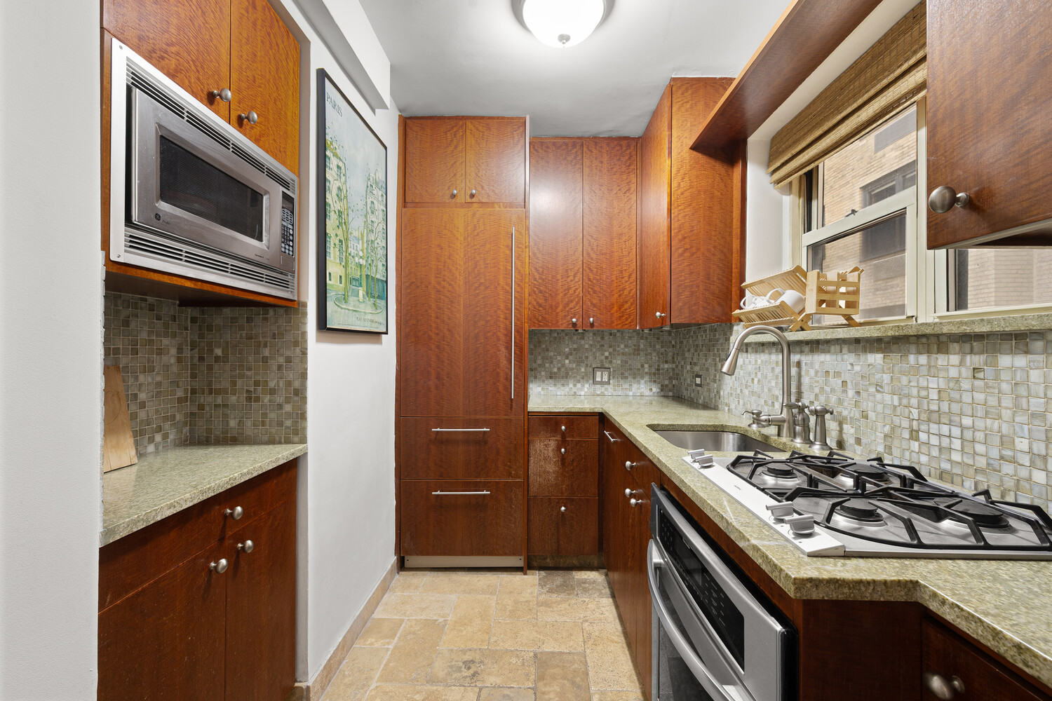 434 E 52ND Street 2D