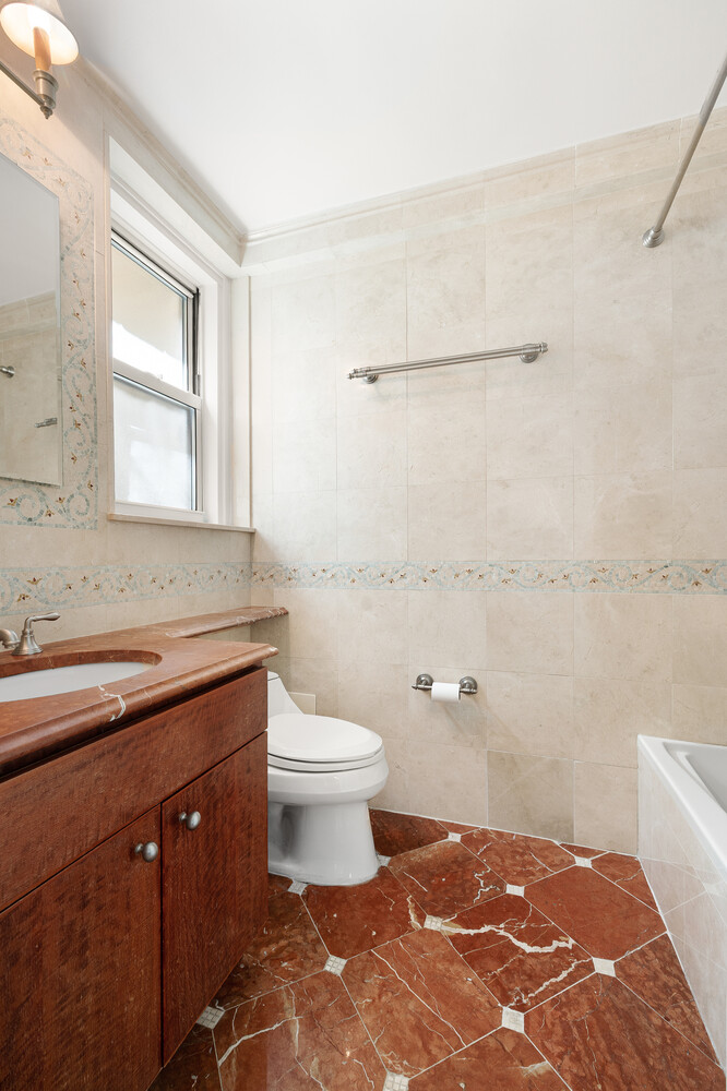 434 E 52ND Street 2D