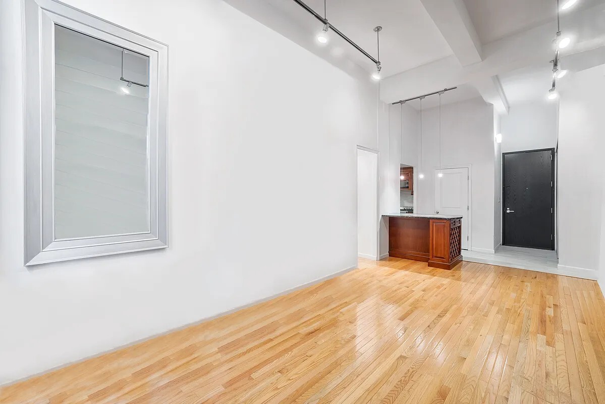 254 PARK Avenue S 8R