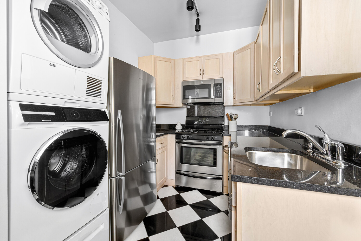 325 W 52ND Street PHD