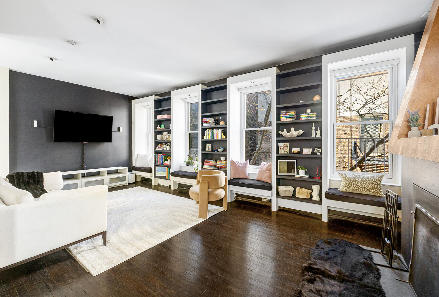 325 W 52ND Street PHD