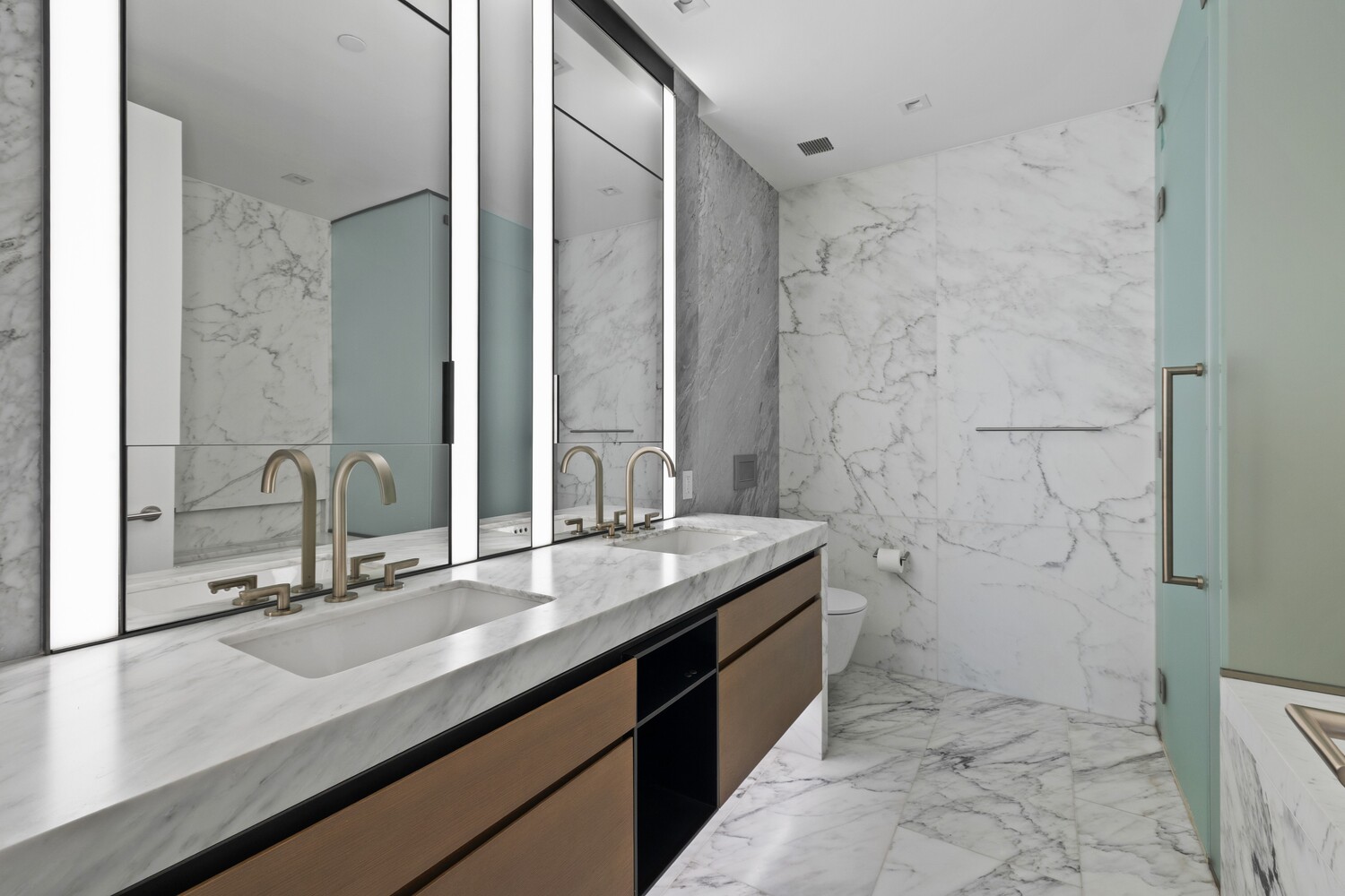 555 W 22ND Street 4BW