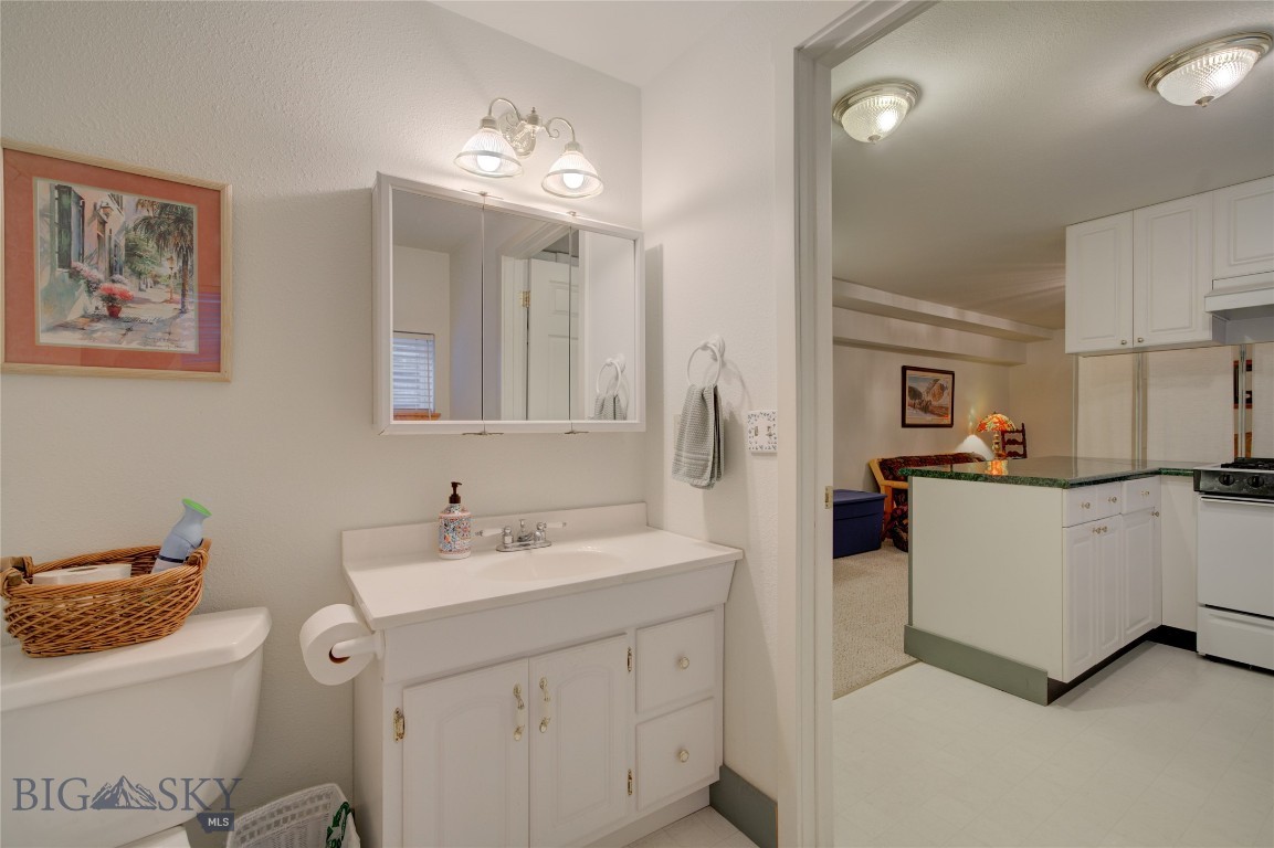 13515 Cottonwood Canyon. Road