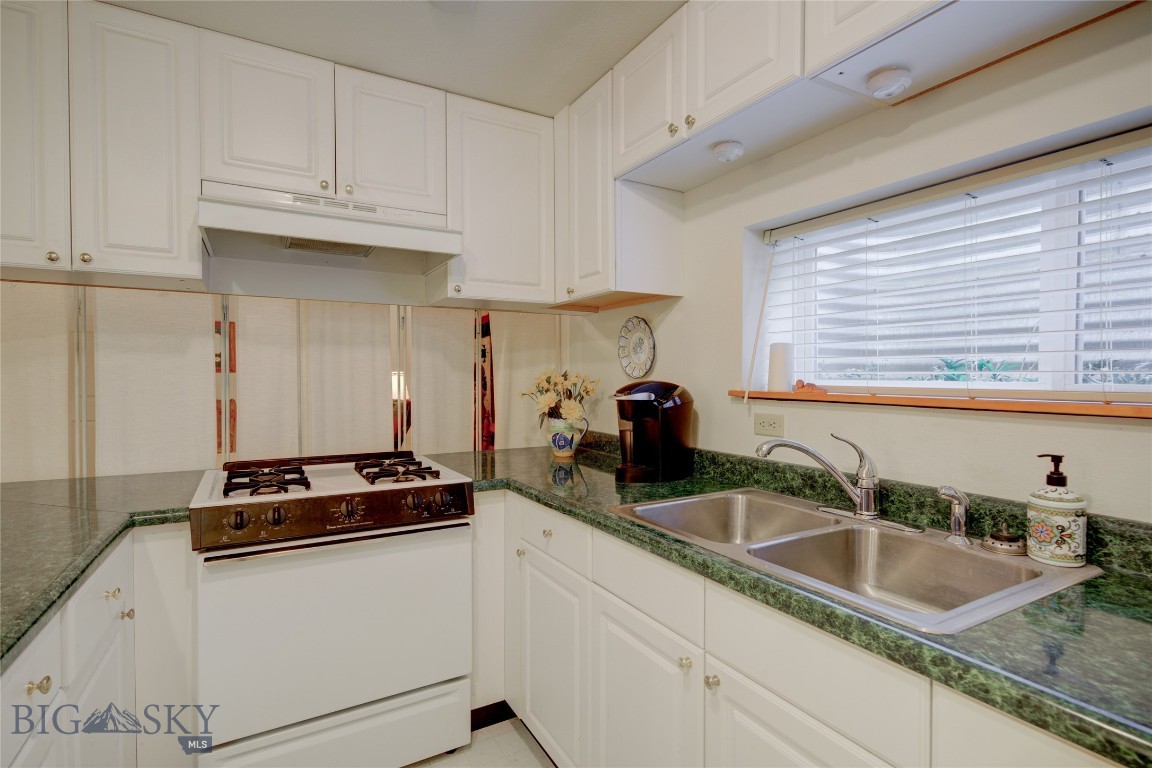 13515 Cottonwood Canyon. Road