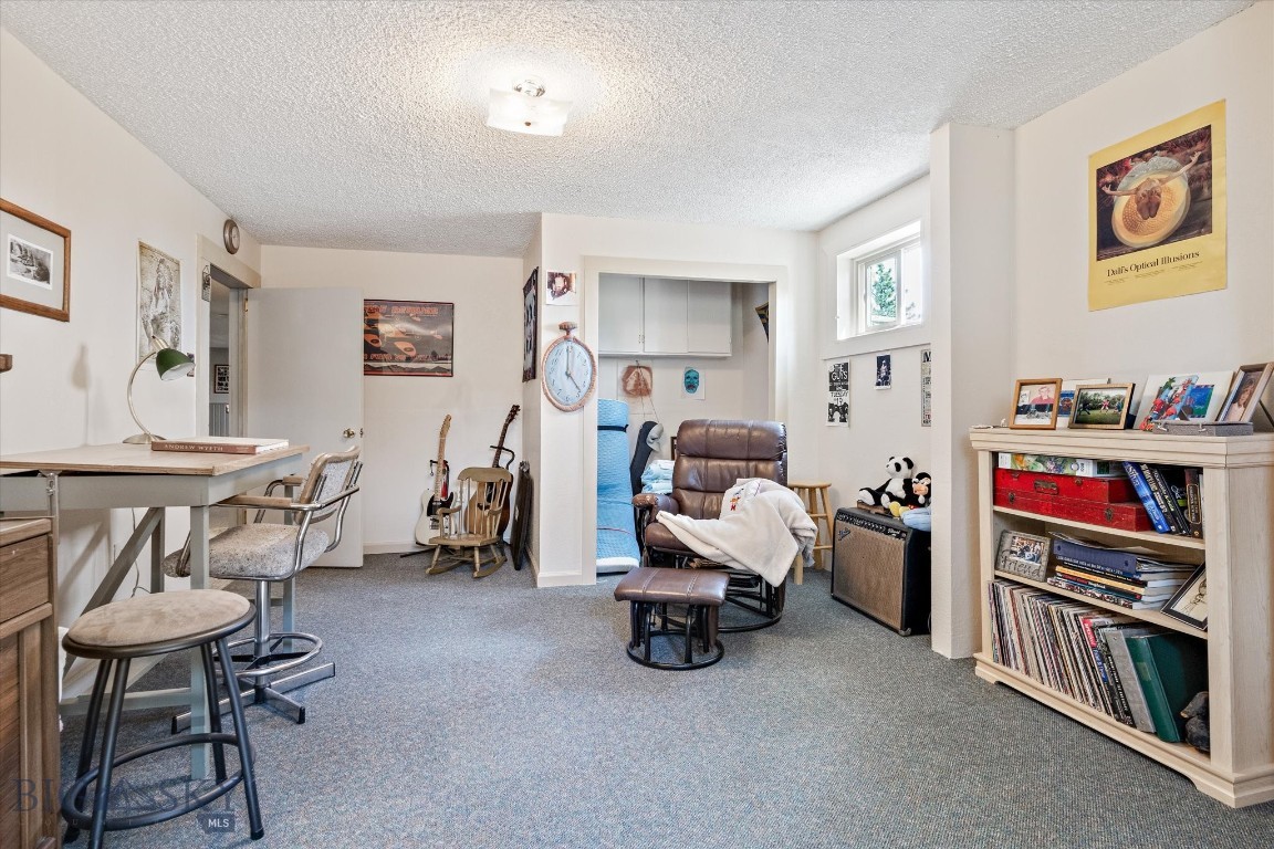 6285 Elkhorn