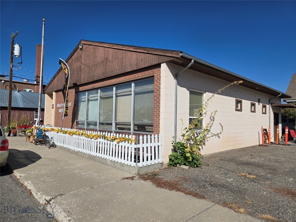 16 E Cedar Street