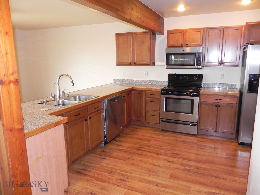 1125 N River Rock 3