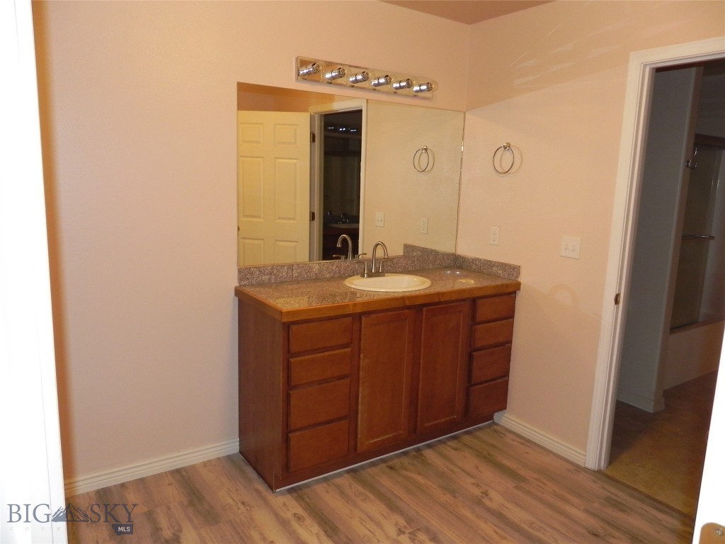 1125 N River Rock 3