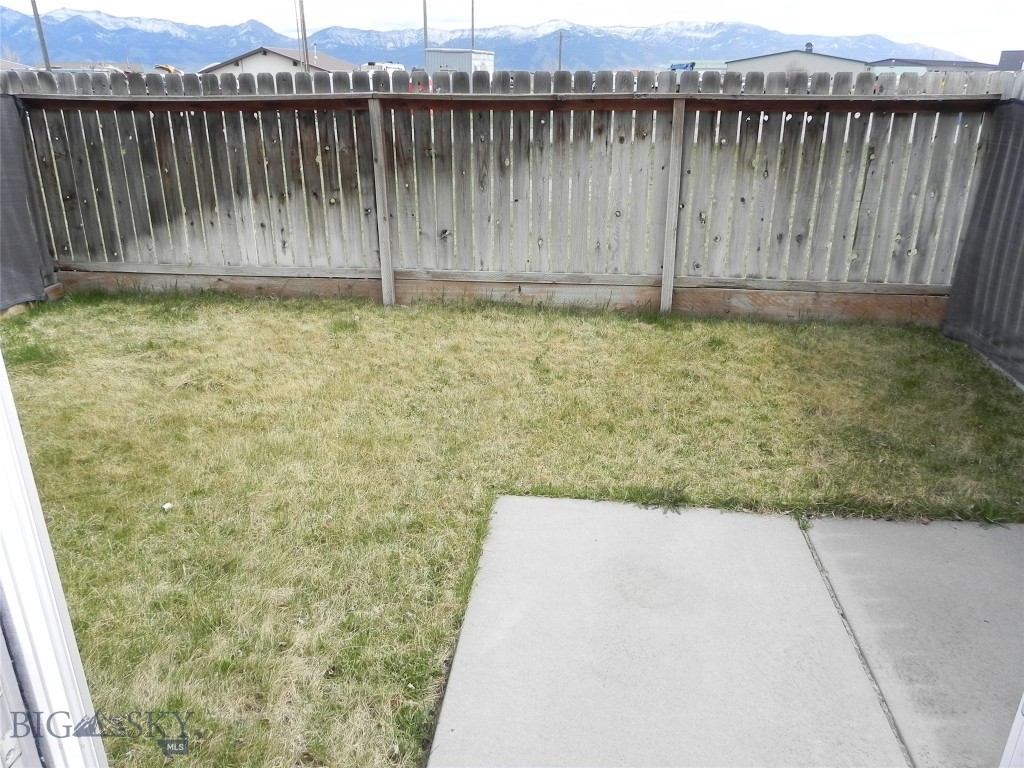 1125 N River Rock 3