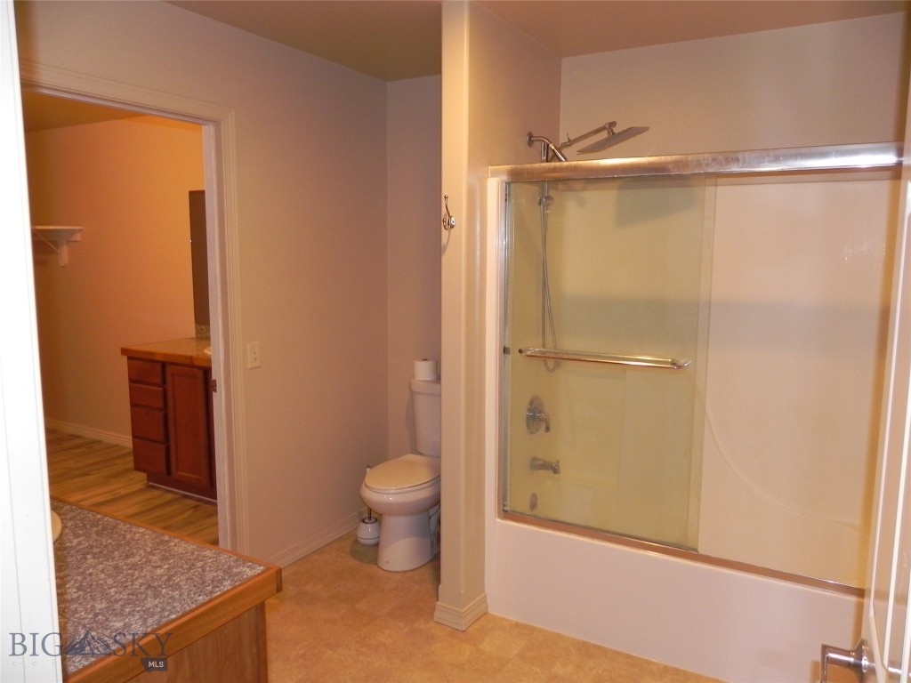 1125 N River Rock 3