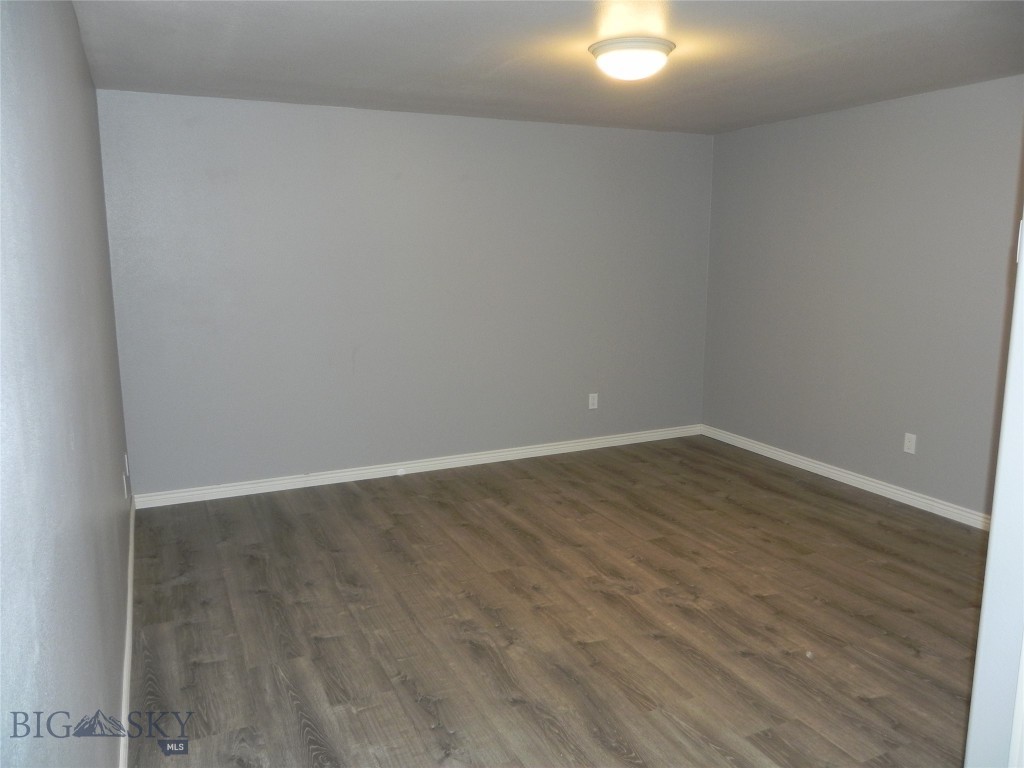 1125 N River Rock 3