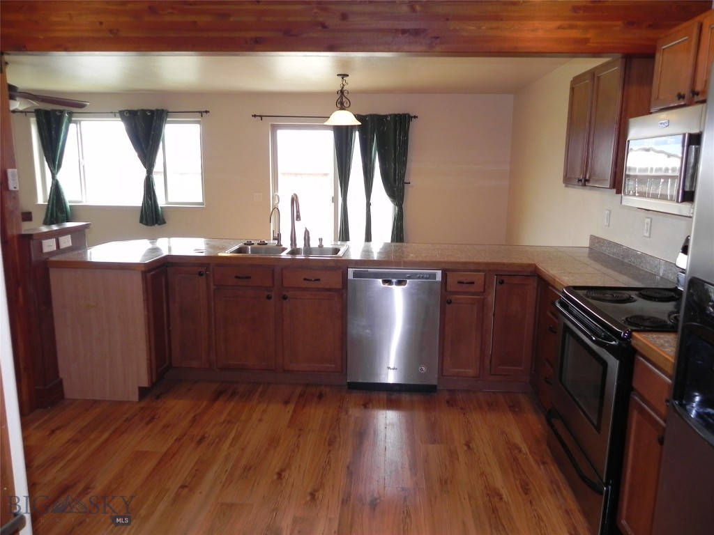 1125 N River Rock 3