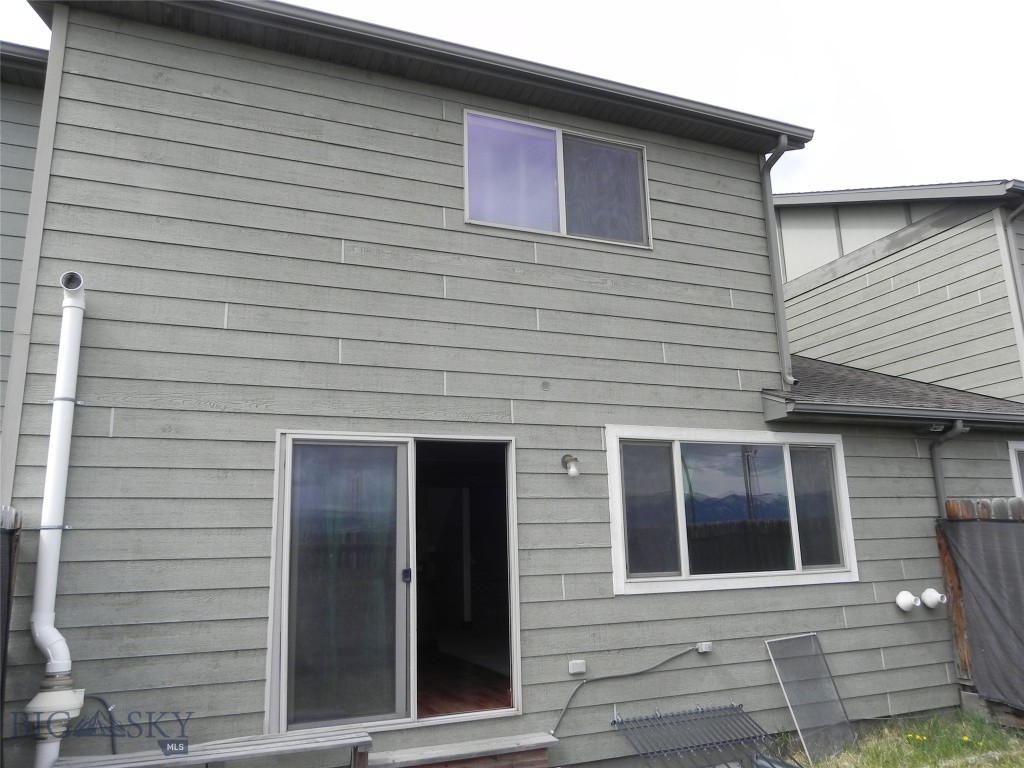 1125 N River Rock 3