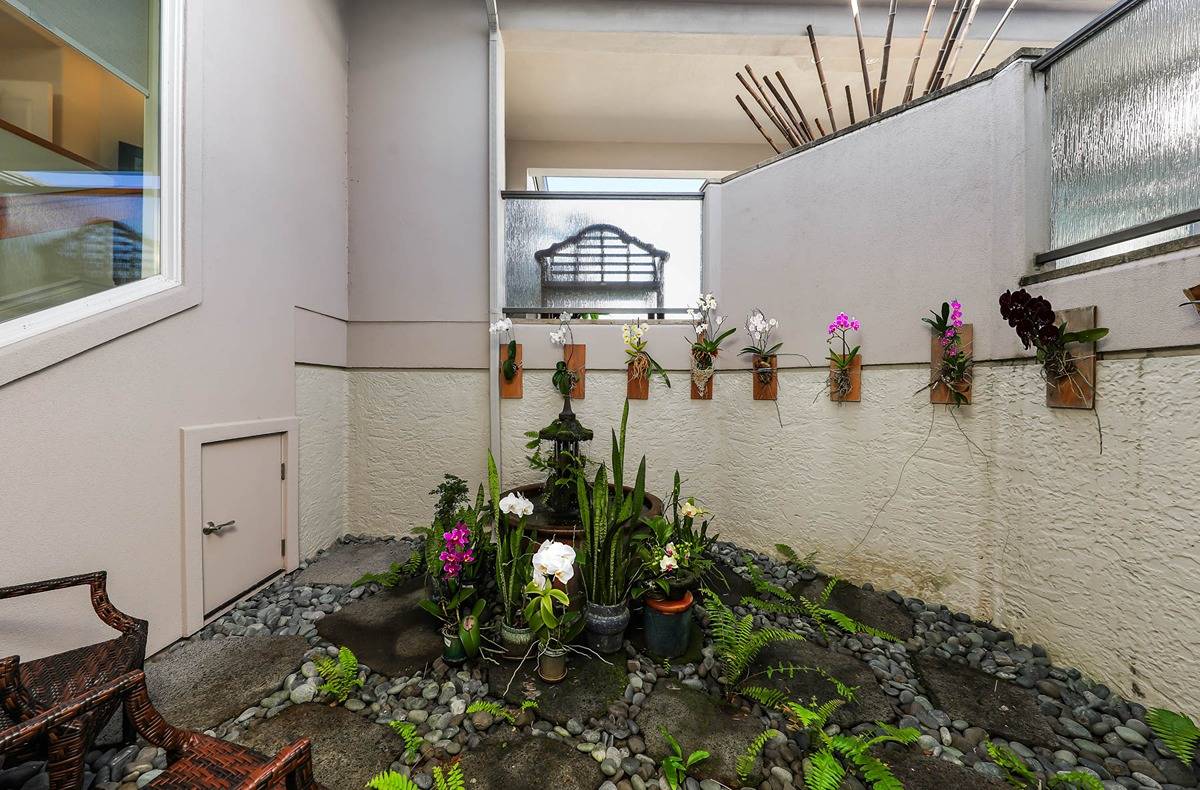 4100 QUEEN EMMA'S DR 13