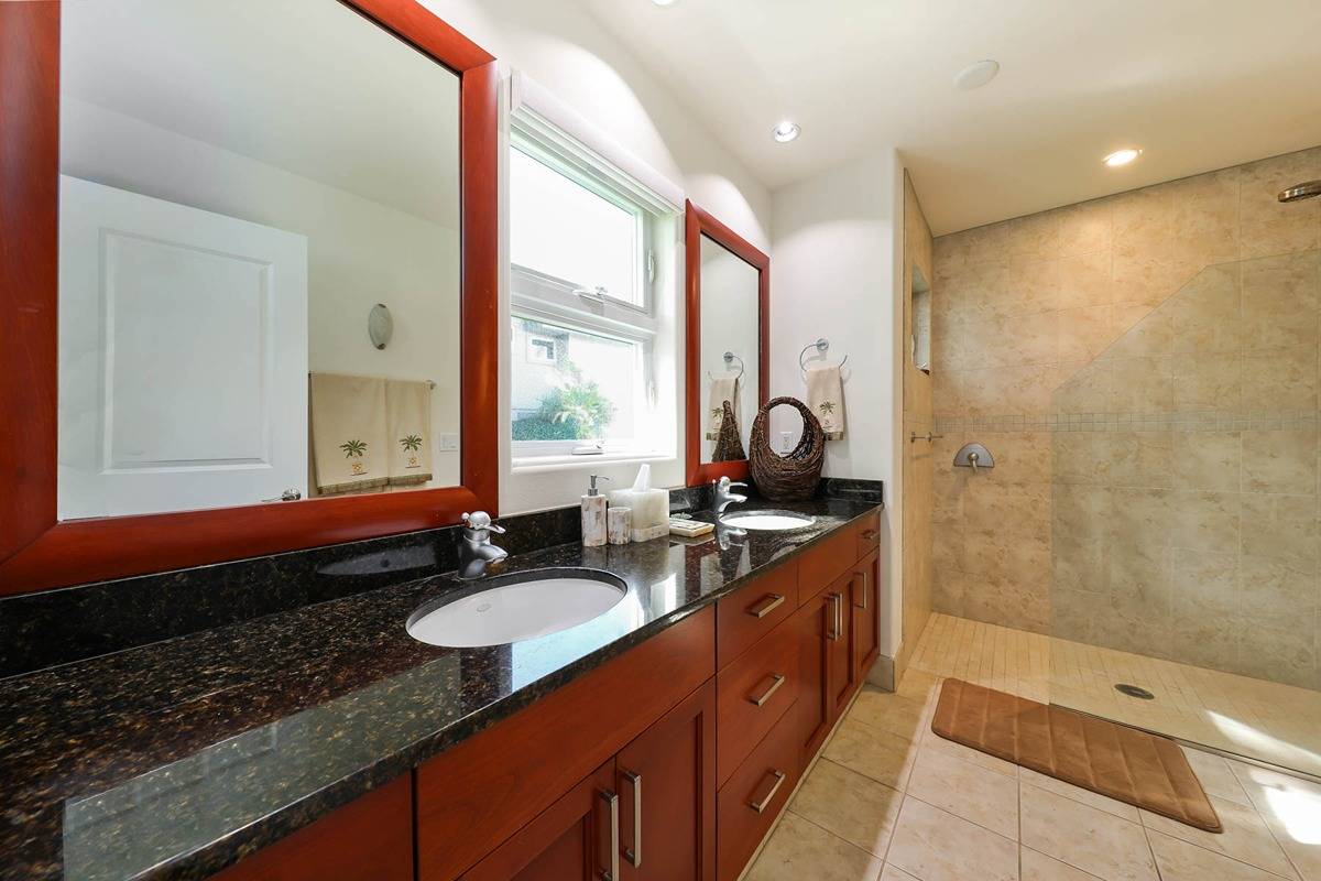 4100 QUEEN EMMA'S DR 13