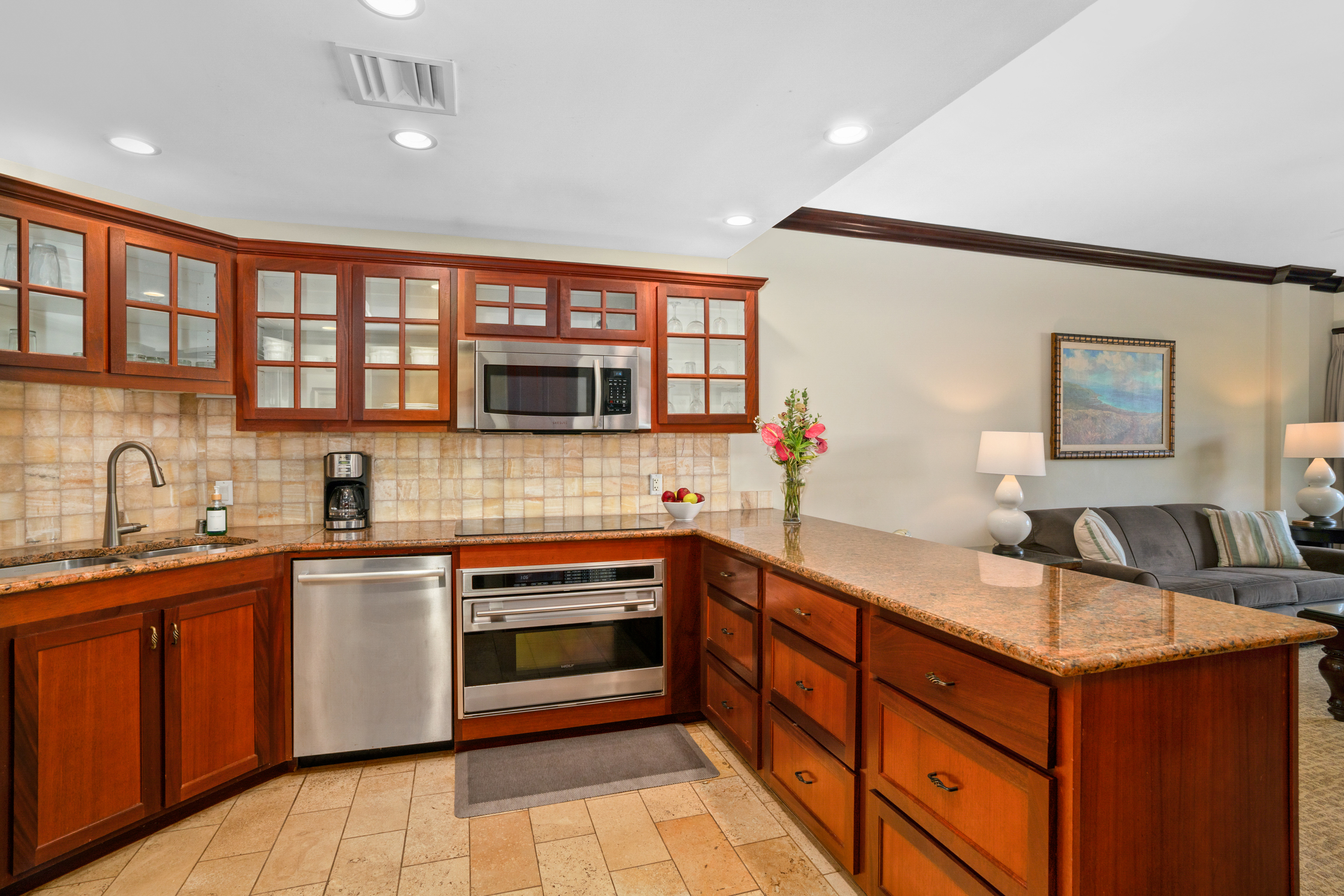 4-820 KUHIO HWY E106
