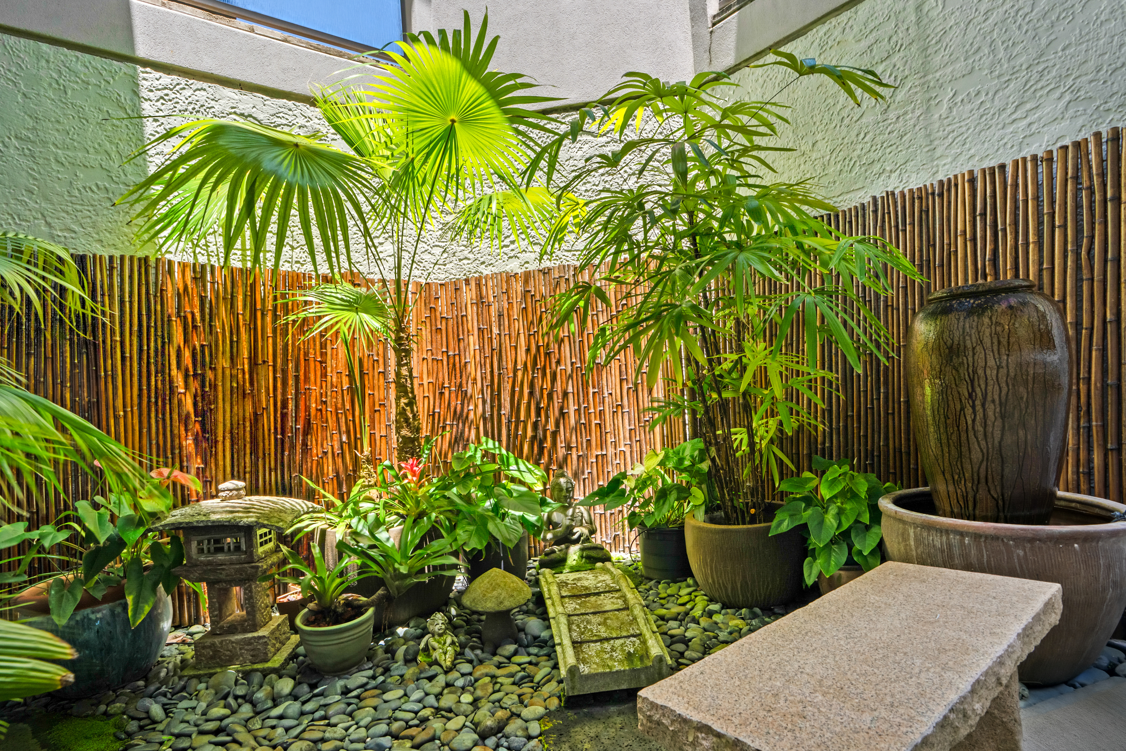 4100 QUEEN EMMA DR 33