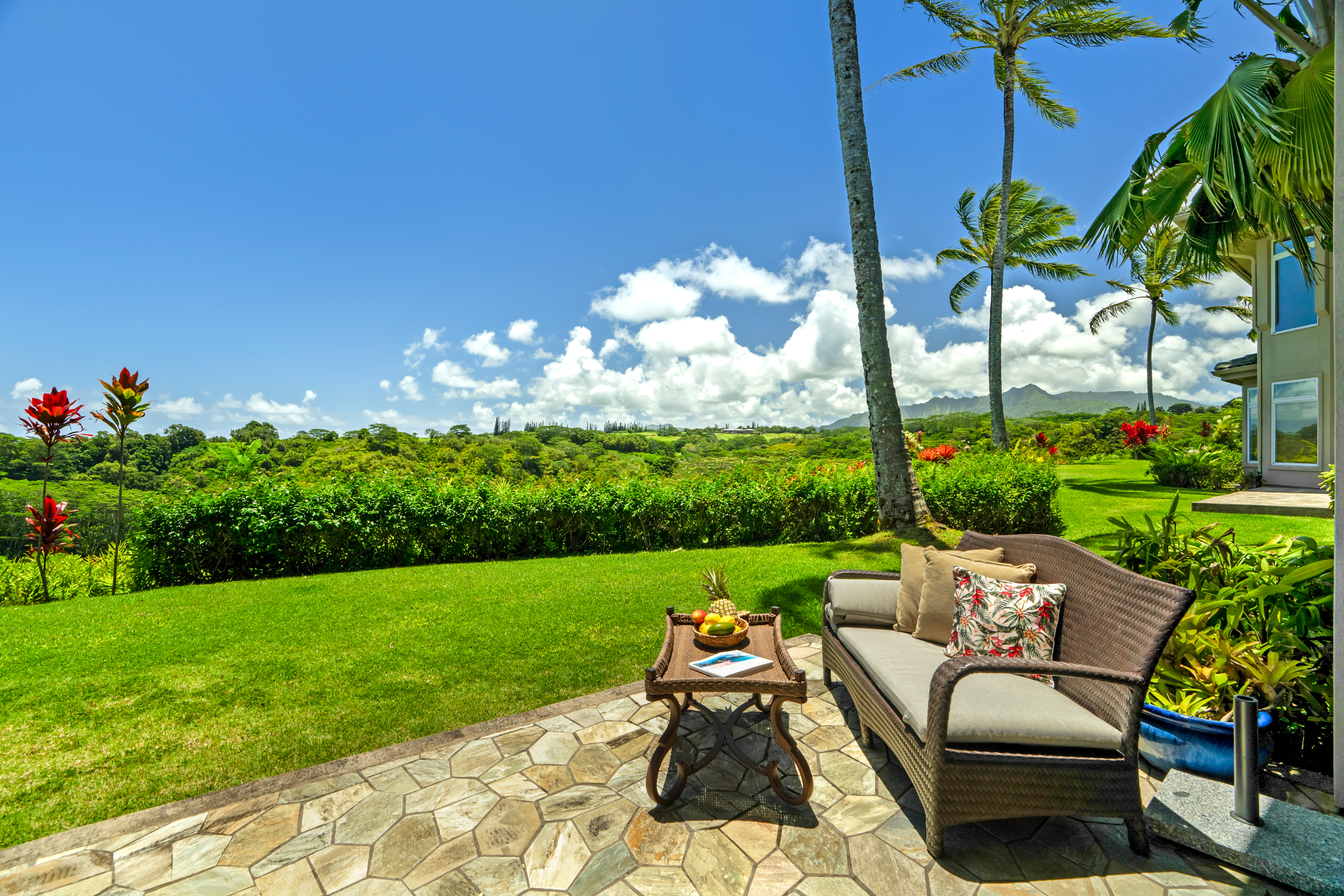 4100 QUEEN EMMA DR 33