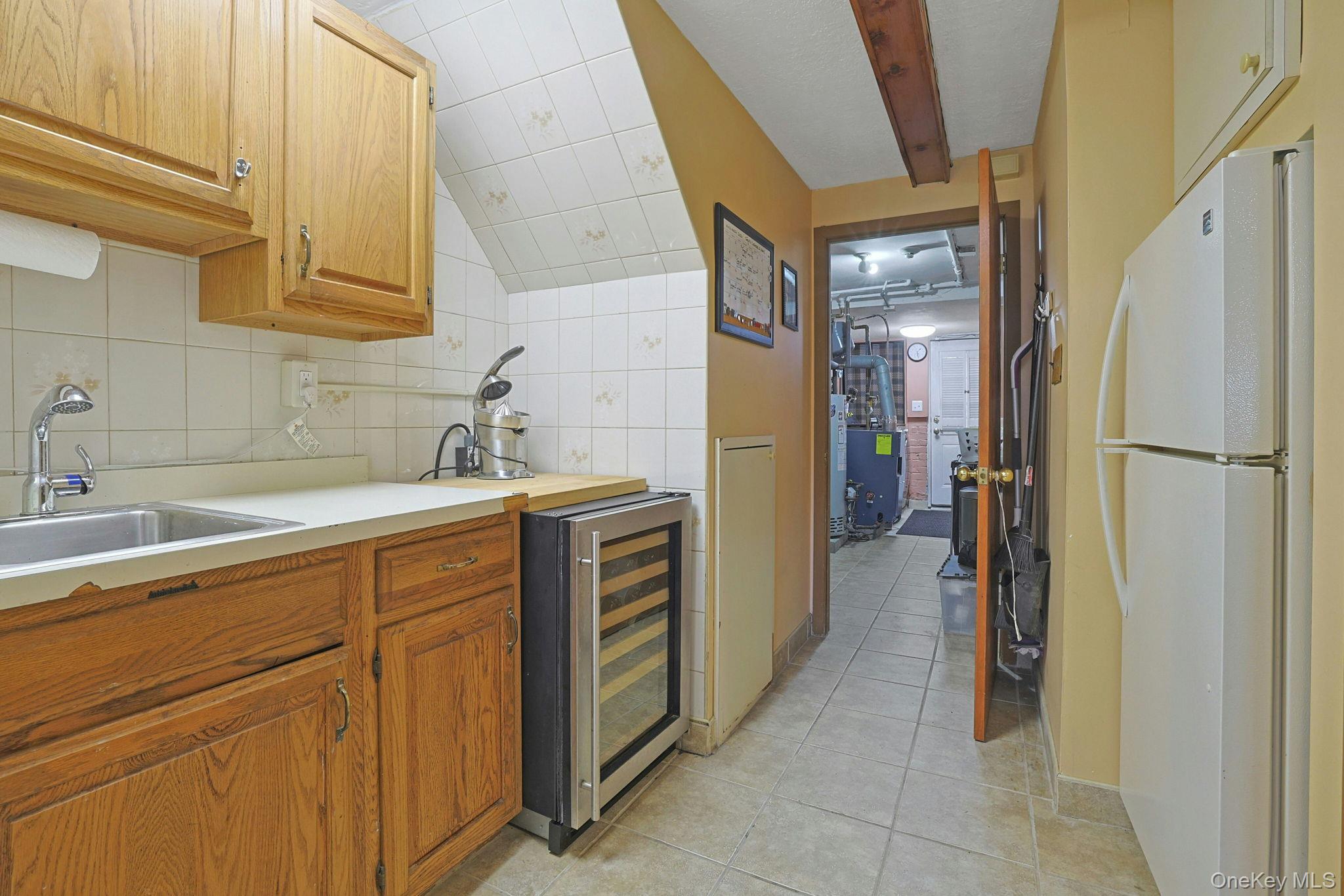 1988 B Powell Avenue