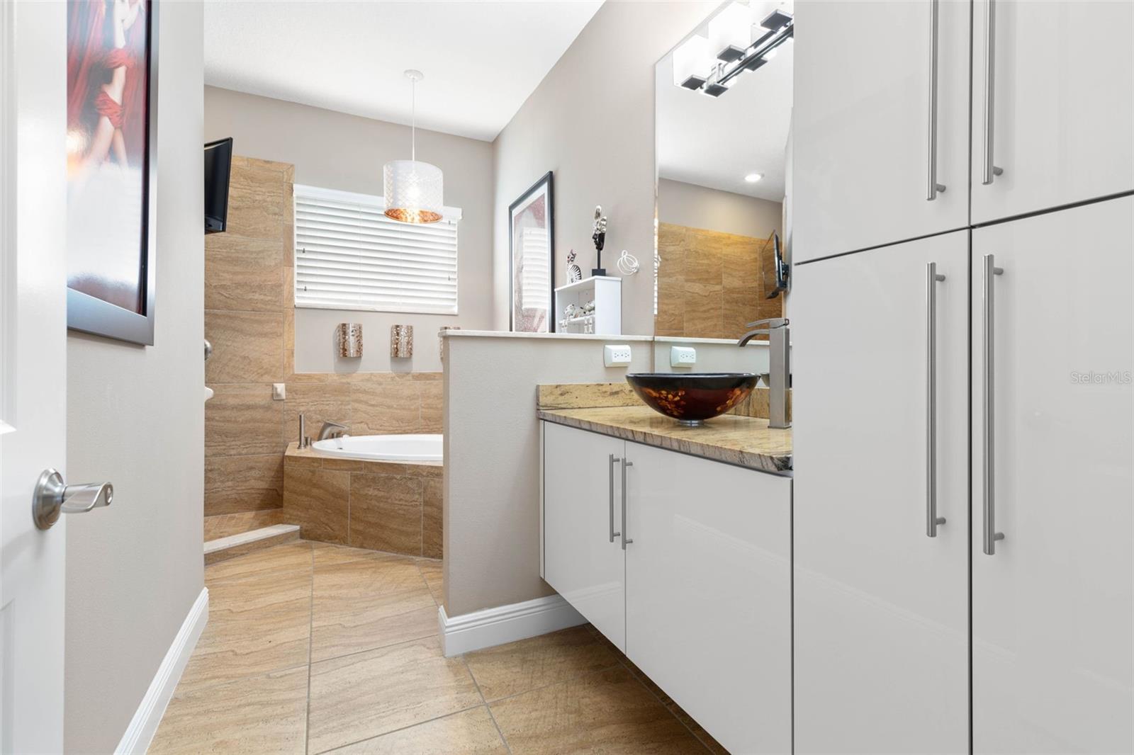 2711 N Ocean Shore Blvd