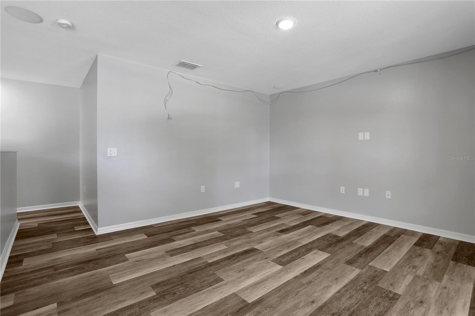 2232 Sandridge Cir