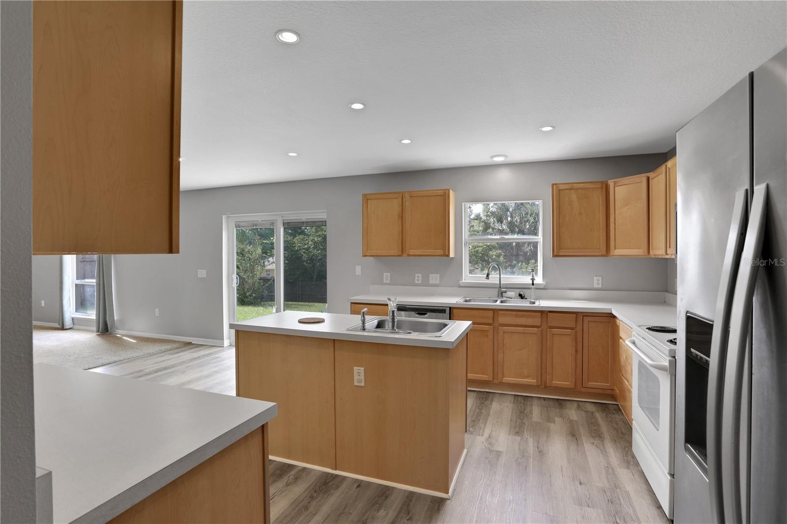 2232 Sandridge Cir