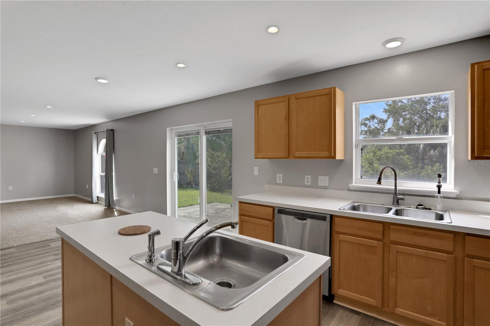 2232 Sandridge Cir