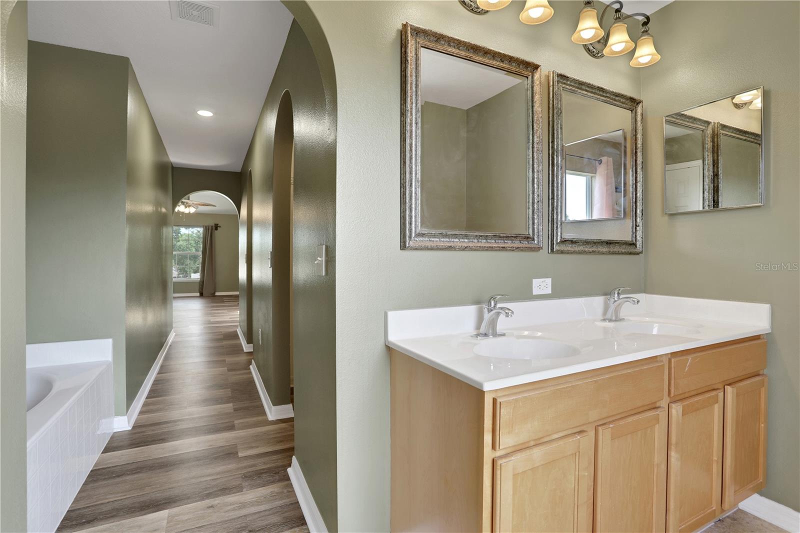 2232 Sandridge Cir