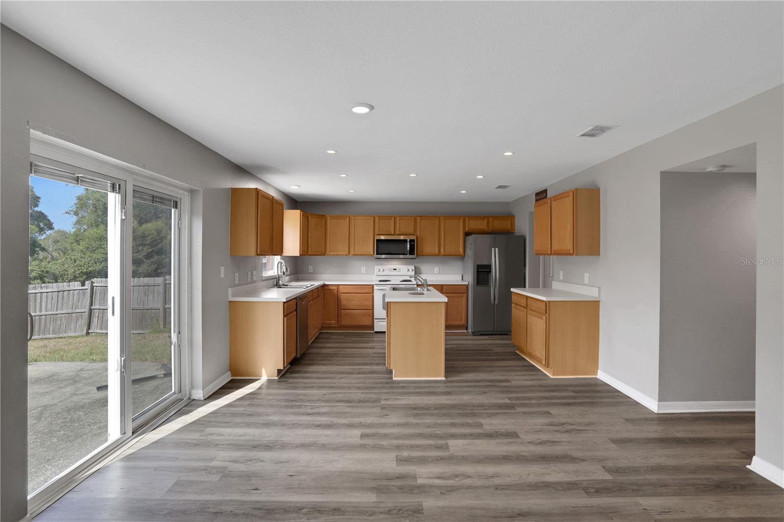 2232 Sandridge Cir