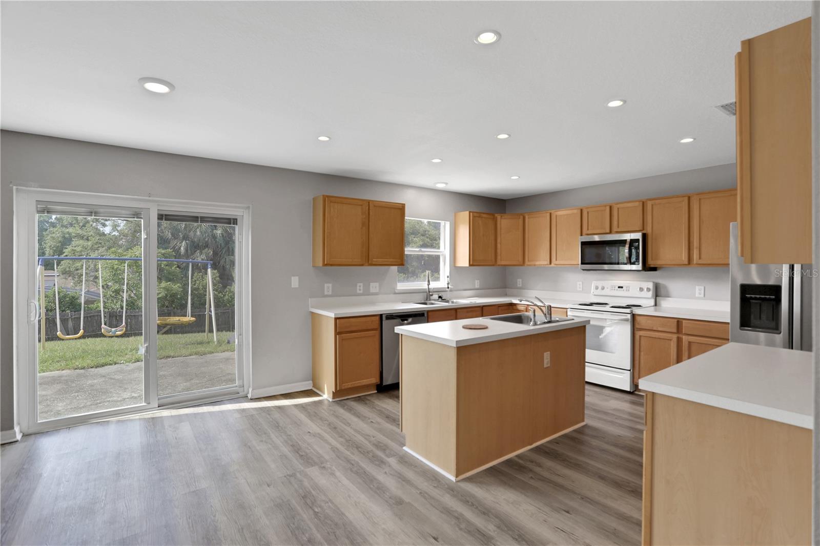 2232 Sandridge Cir