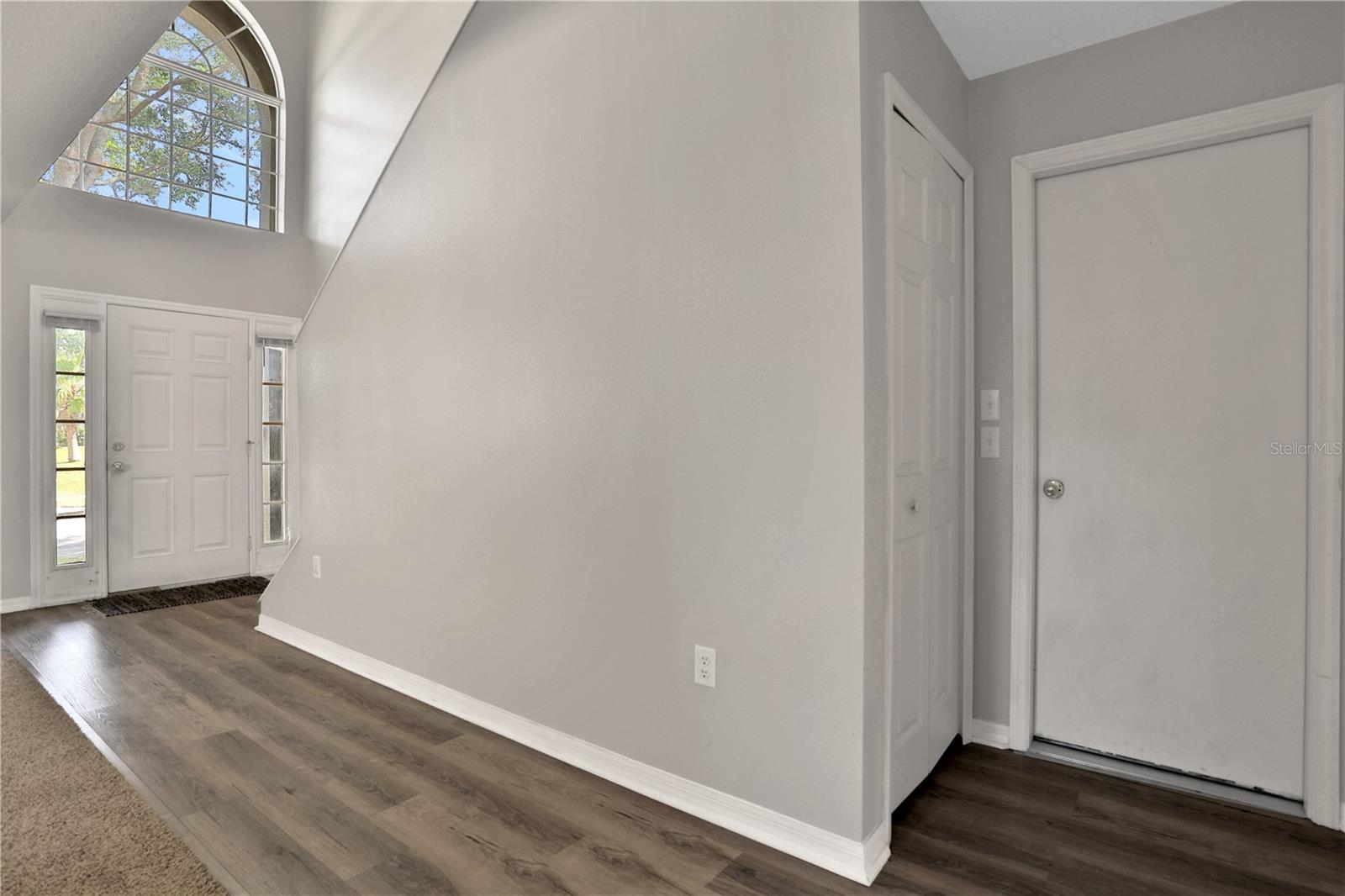 2232 Sandridge Cir