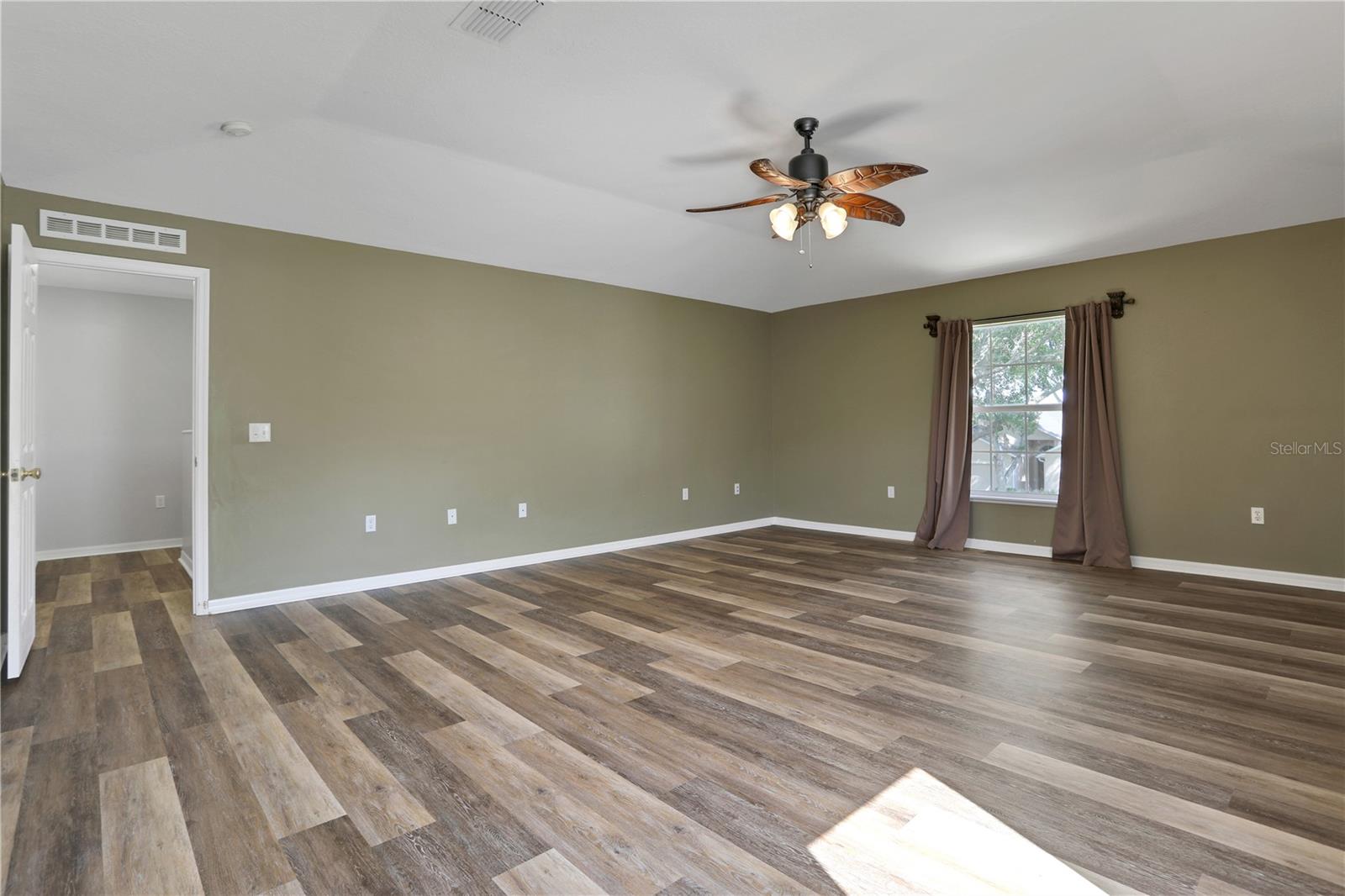 2232 Sandridge Cir