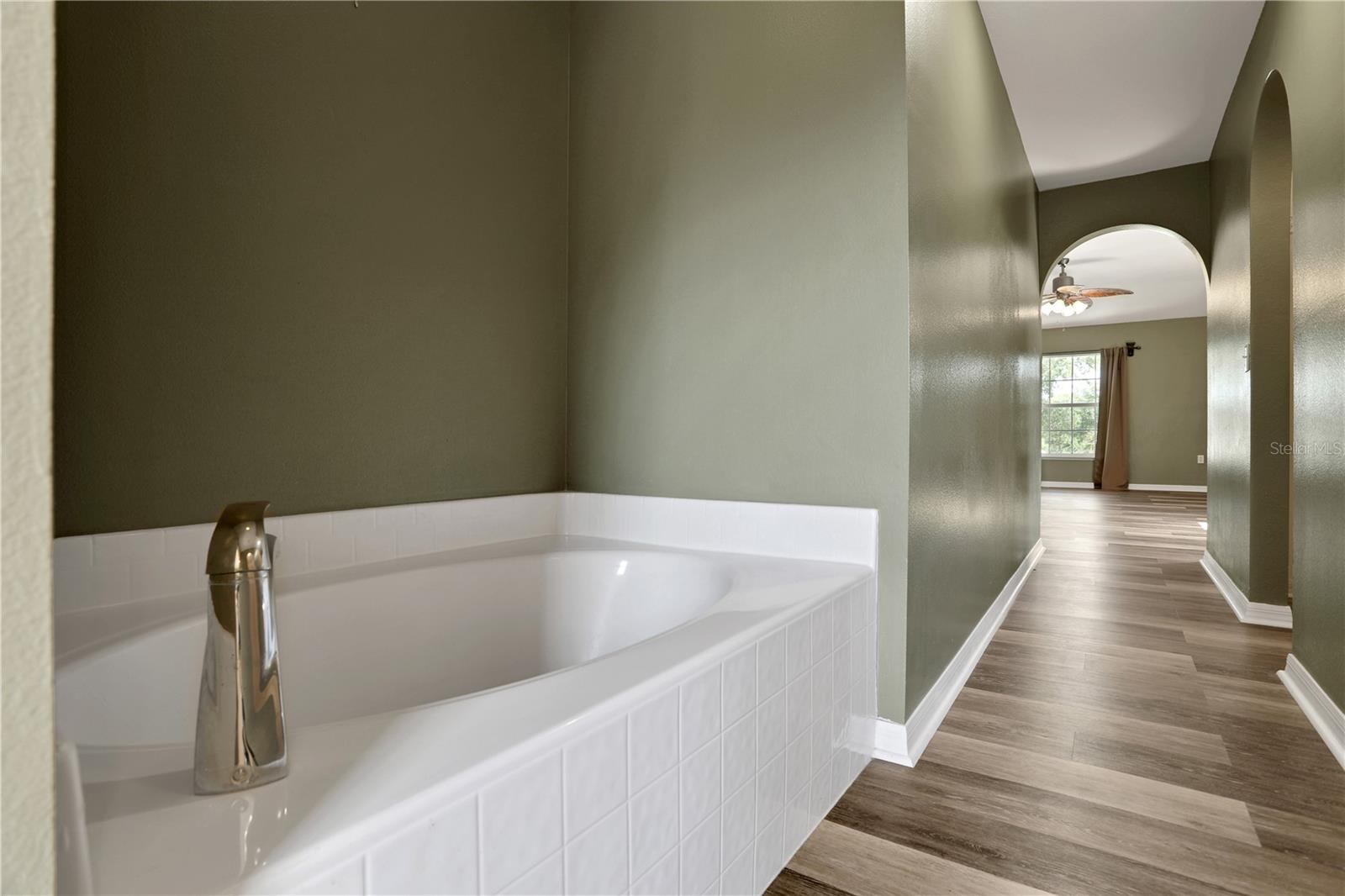 2232 Sandridge Cir