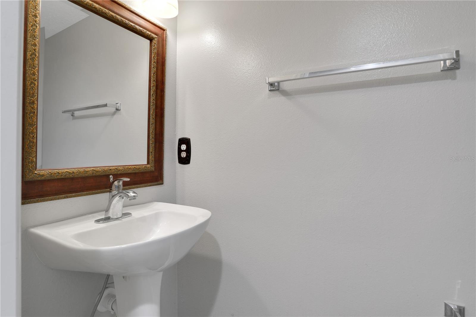 2232 Sandridge Cir