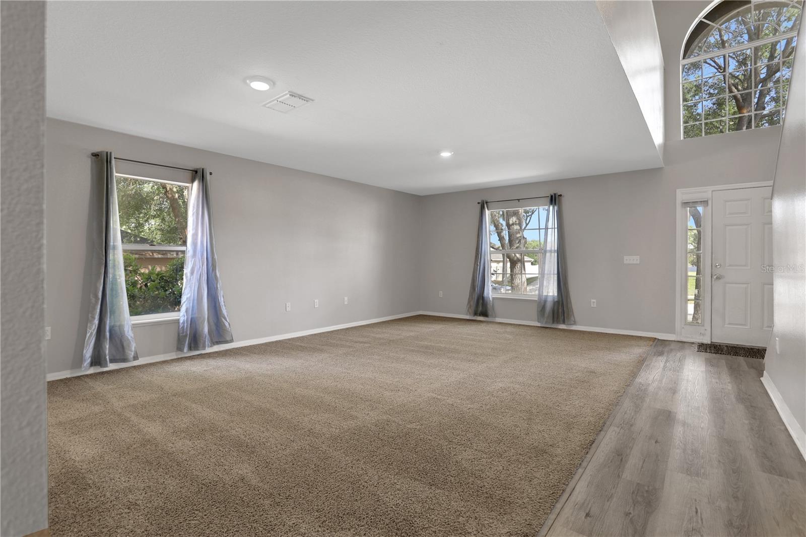 2232 Sandridge Cir