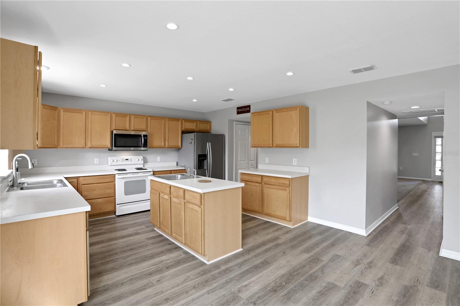 2232 Sandridge Cir