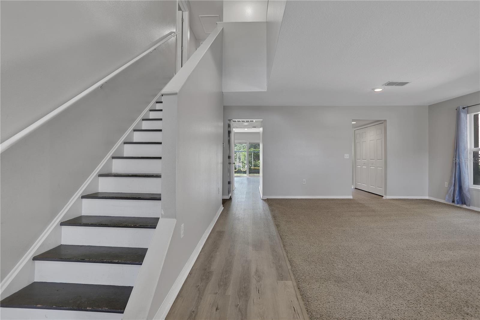 2232 Sandridge Cir
