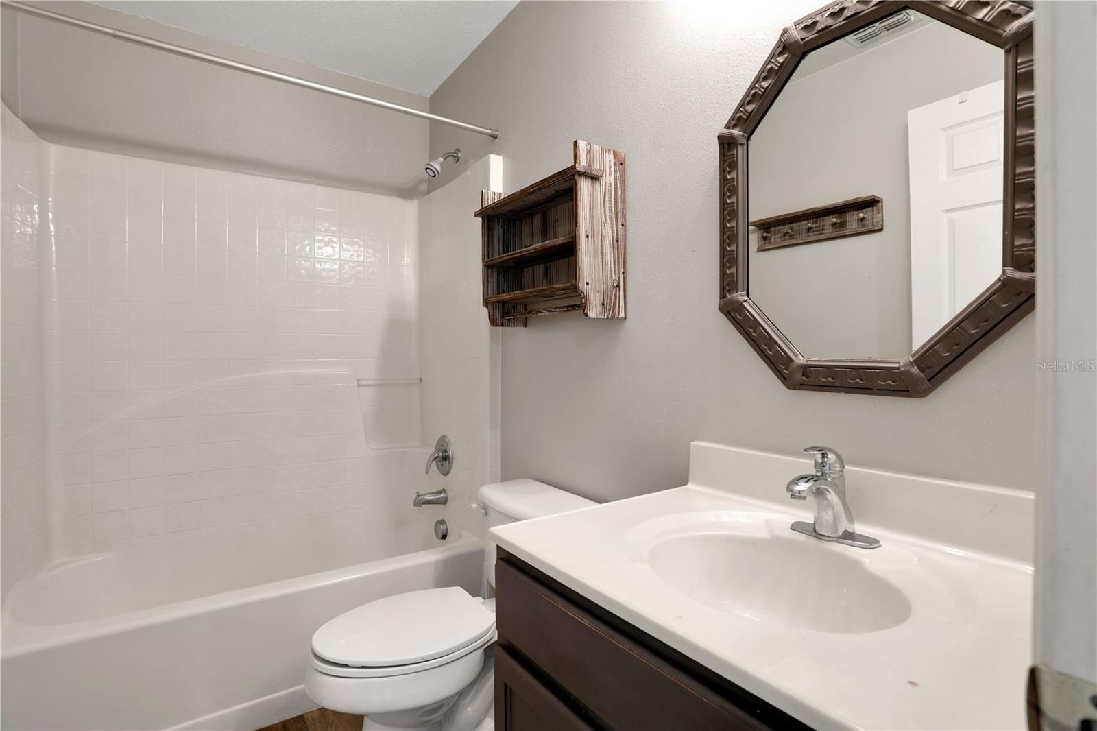 2232 Sandridge Cir