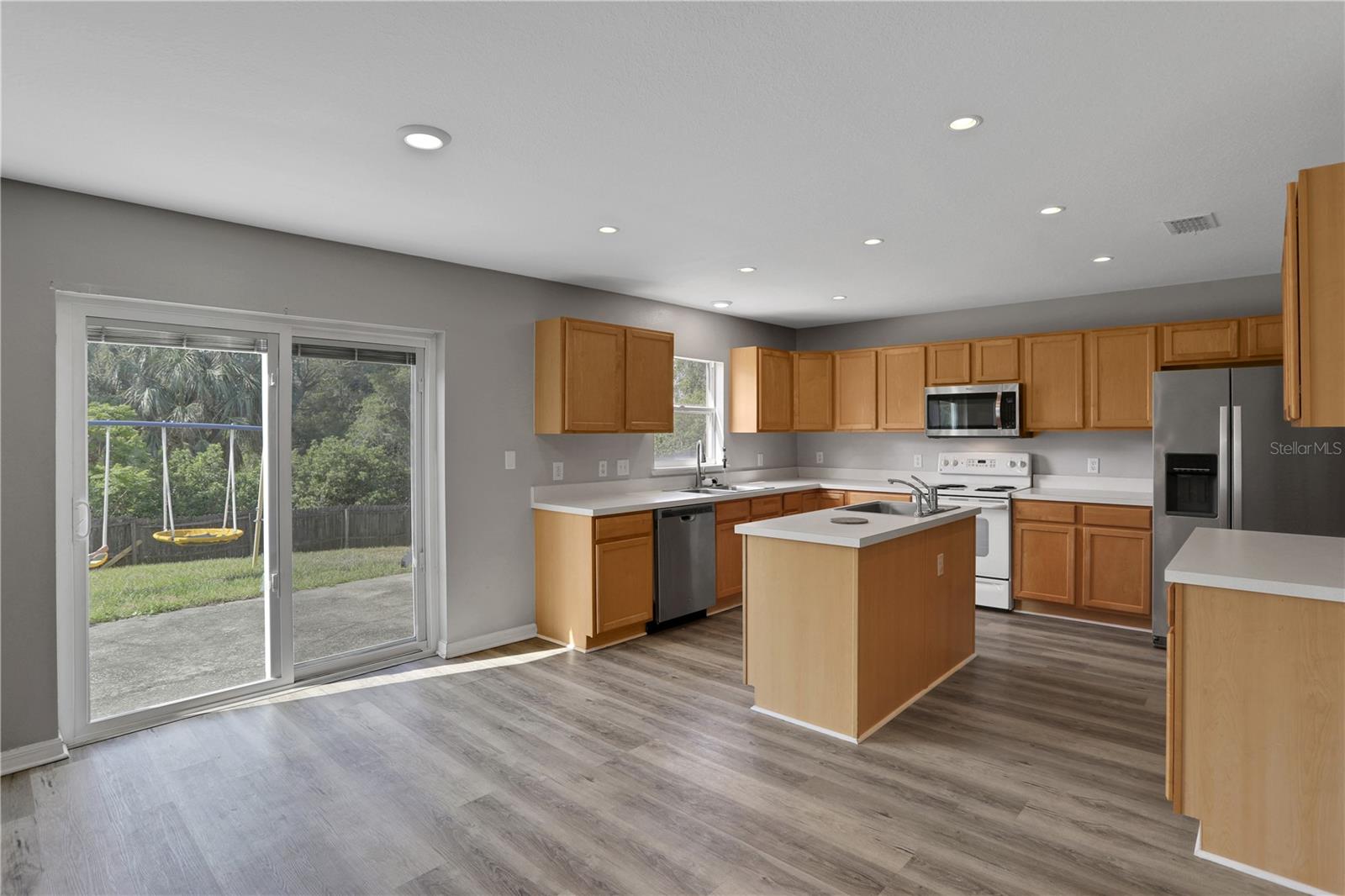 2232 Sandridge Cir