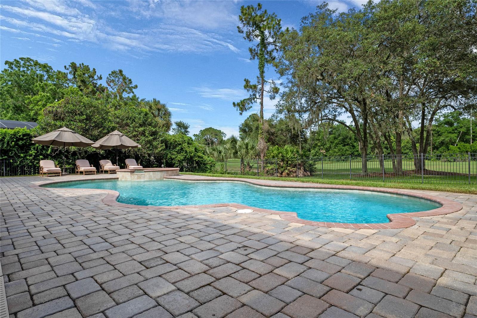 3373 Lakeview Oaks Dr