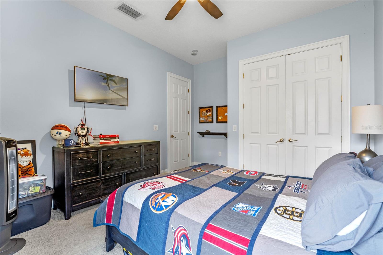 3373 Lakeview Oaks Dr