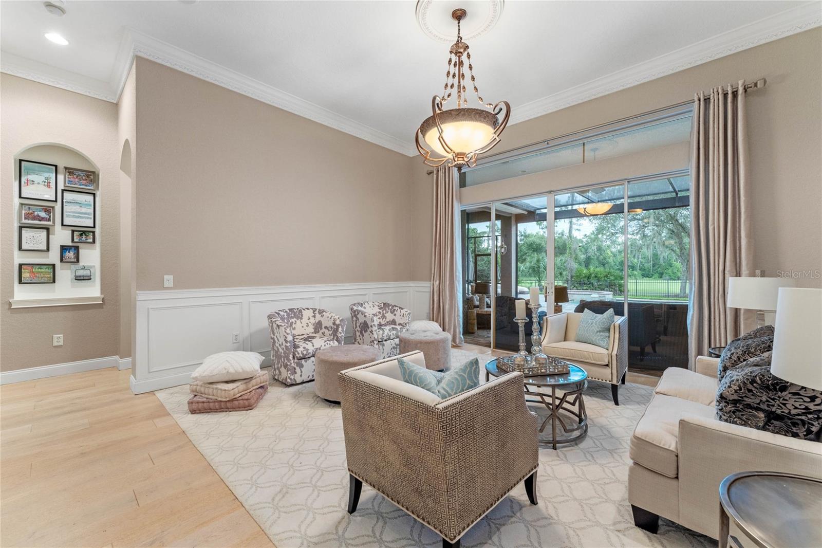 3373 Lakeview Oaks Dr