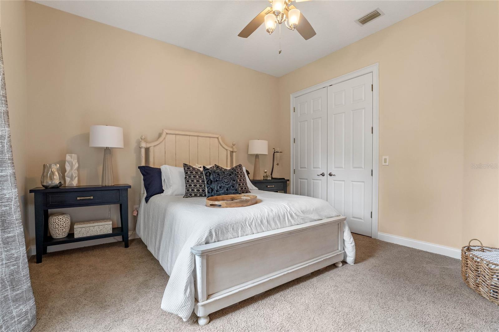 3373 Lakeview Oaks Dr