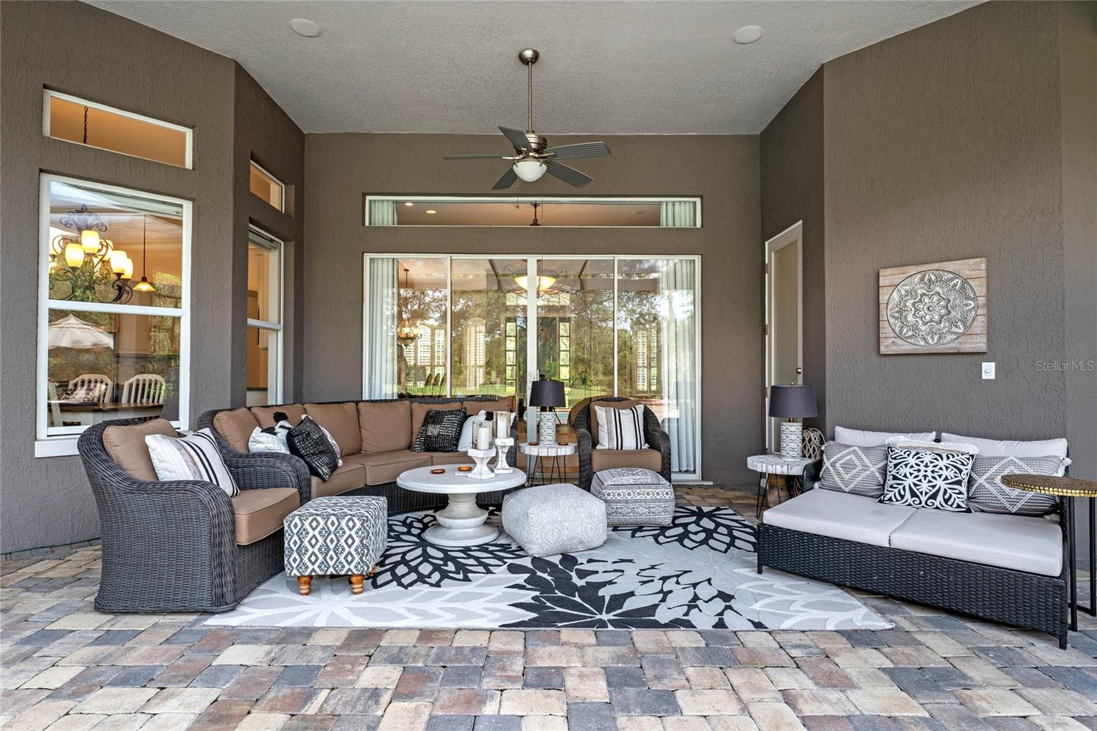 3373 Lakeview Oaks Dr