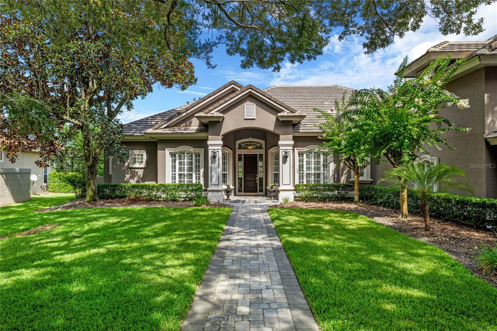 3373 Lakeview Oaks Dr