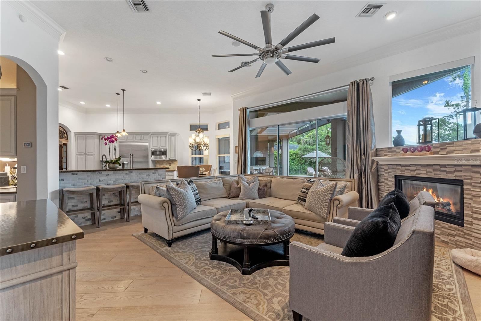 3373 Lakeview Oaks Dr