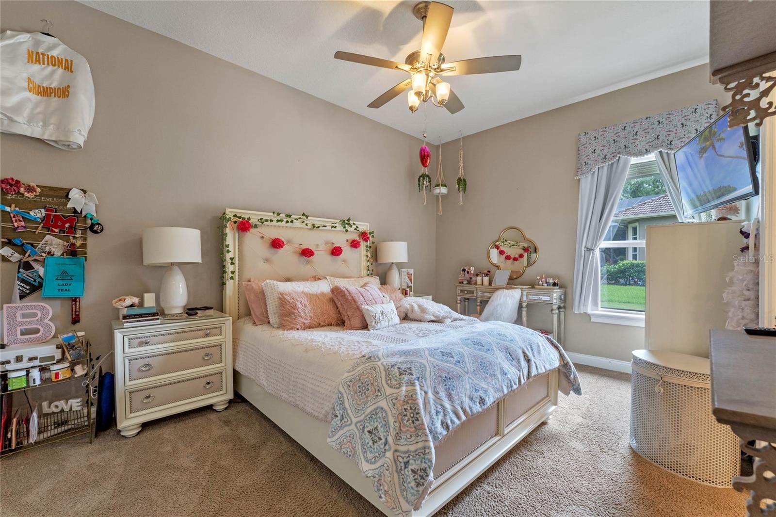 3373 Lakeview Oaks Dr