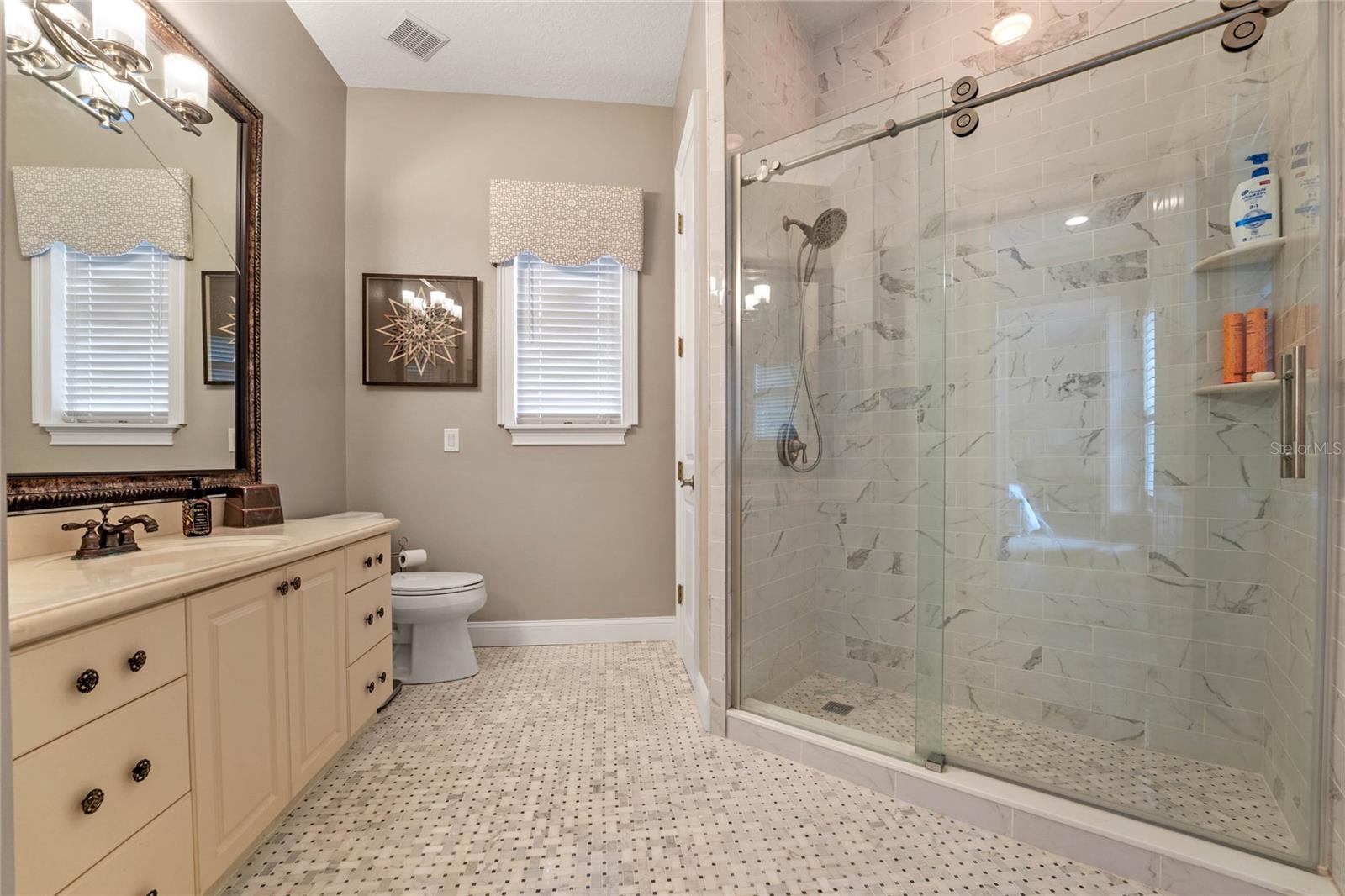 3373 Lakeview Oaks Dr