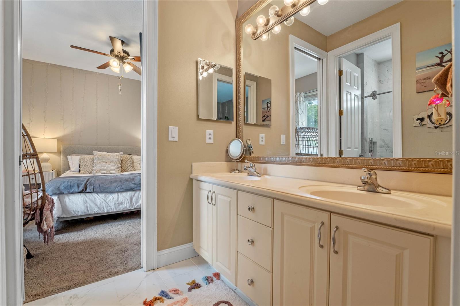 3373 Lakeview Oaks Dr